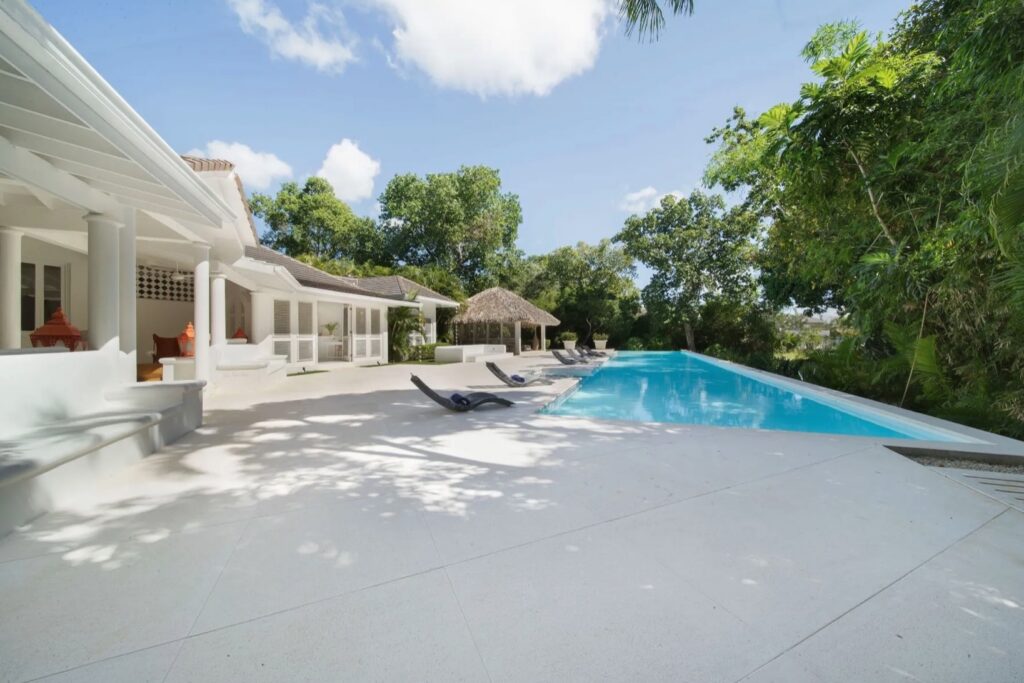 Cacique villa exterior and pool, Casa de Campo