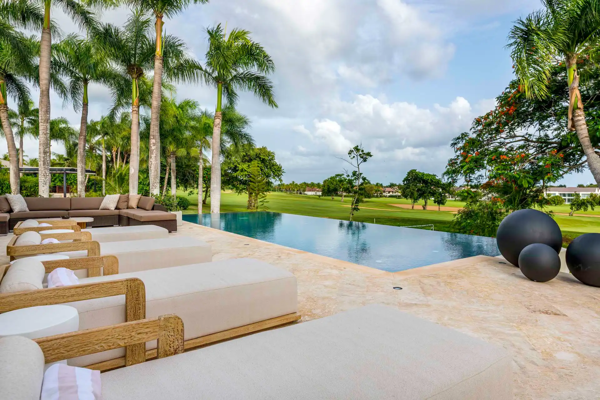 Banking and Currency for Foreign Owners in the Dominican Republic, Casa de Campo®