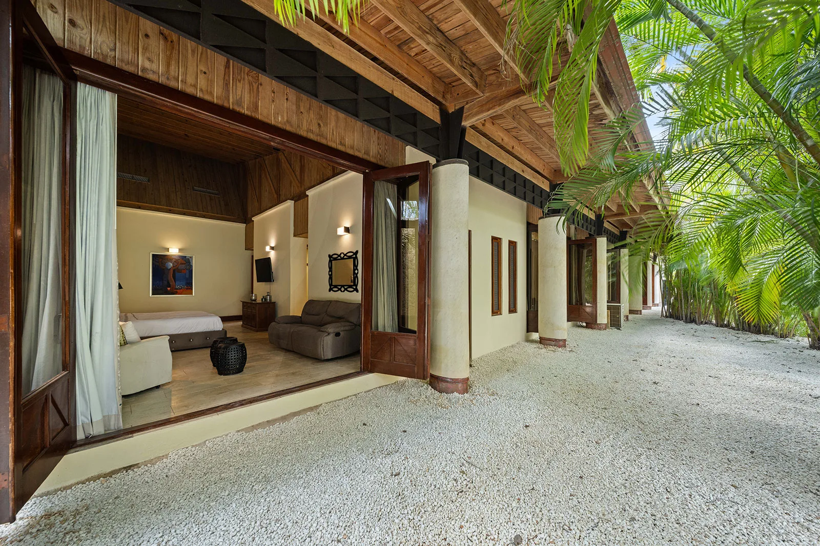 El Batey 11 covered walkway and garden, Casa de Campo®
