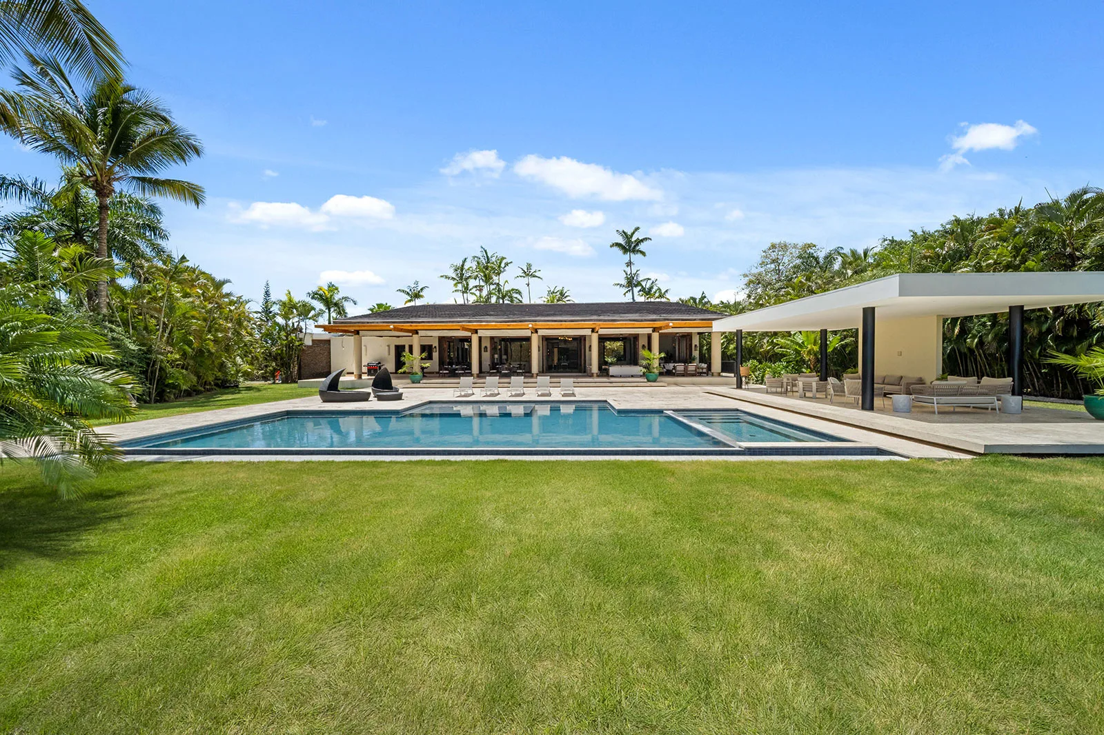El Batey 11 pool and lawn, Casa de Campo®