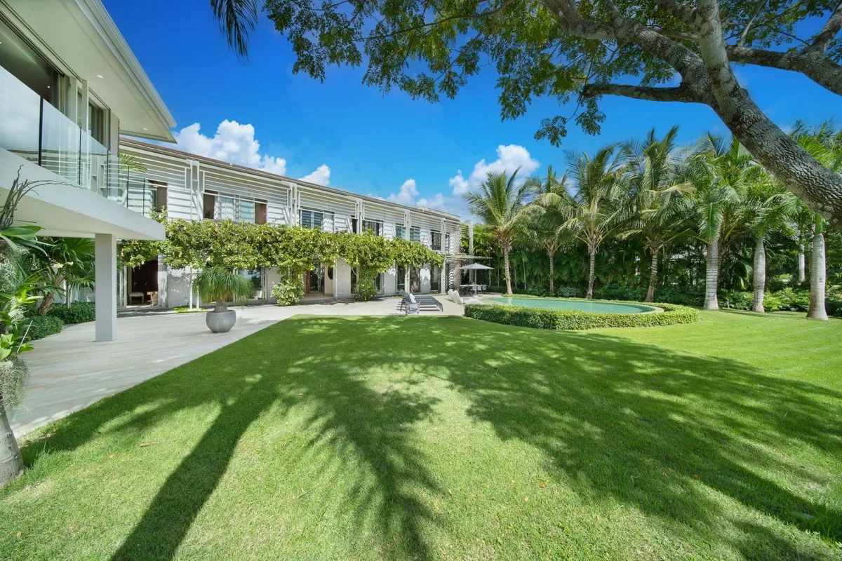 Two-storey villa facade and lawn under palm trees, Barranca 17, Barranca, Casa de Campo®