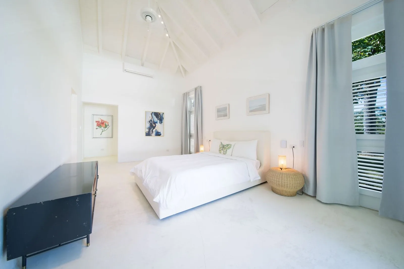 Bright bedroom with tall curtains and white walls, Cacique 26, Cacique, Casa de Campo®