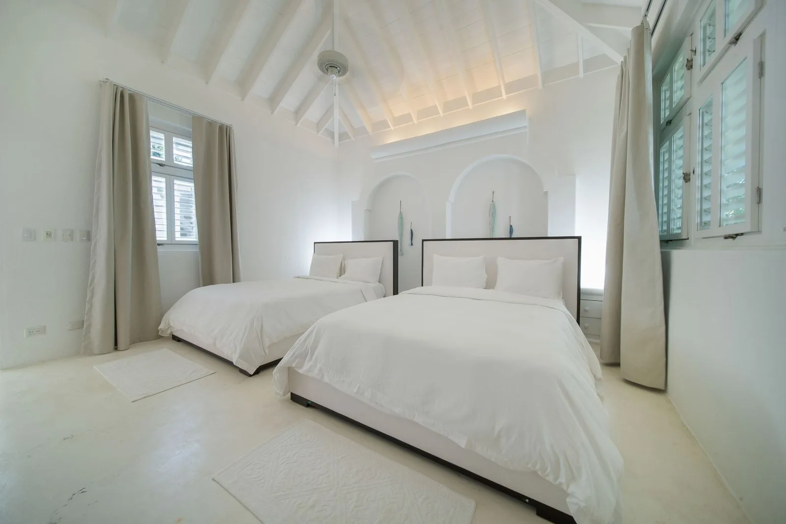 Twin bedroom with louvered doors, Cacique 26, Cacique, Casa de Campo®