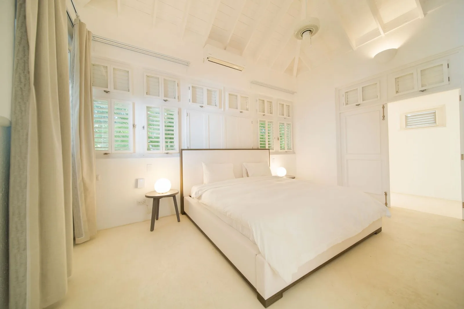Bedroom with lanterns and beamed ceiling, Cacique 26, Cacique, Casa de Campo®