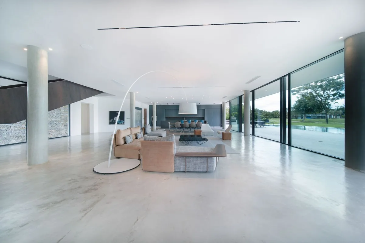 Open-plan living area with floor-to-ceiling glass, El Valle 6, El Valle, Casa de Campo®