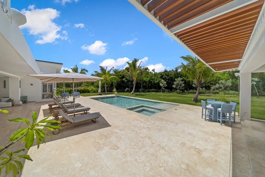 Pool and jacuzzi with sun loungers, La Vereda 26, La Vereda, Casa de Campo®