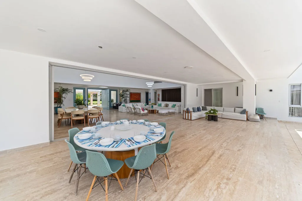 Dining area with round table for twelve, La Vereda 26, La Vereda, Casa de Campo®