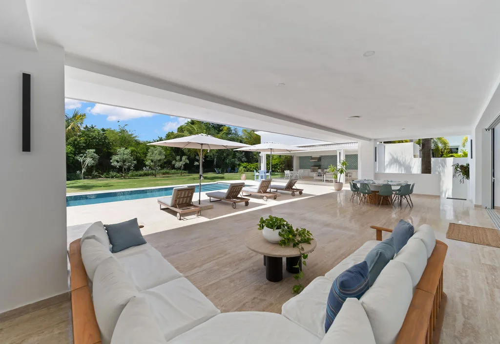 Lounge with sofas facing the pool and garden, La Vereda 26, La Vereda, Casa de Campo®