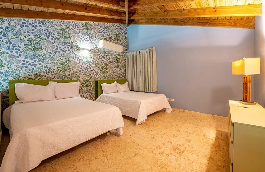 Twin bedroom with timber ceiling, Las Cañas I 37, Las Cañas, Casa de Campo®