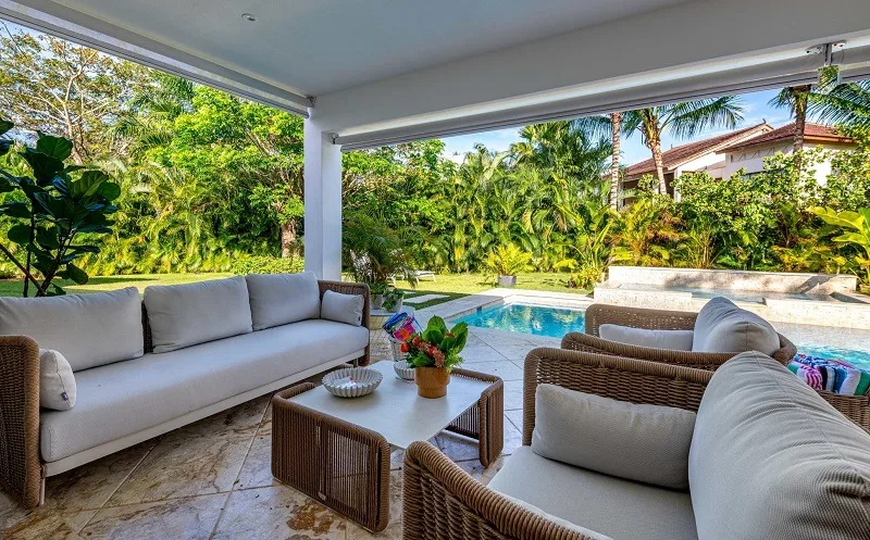 Covered lounge terrace facing the pool, Las Cañas I 37, Las Cañas, Casa de Campo®