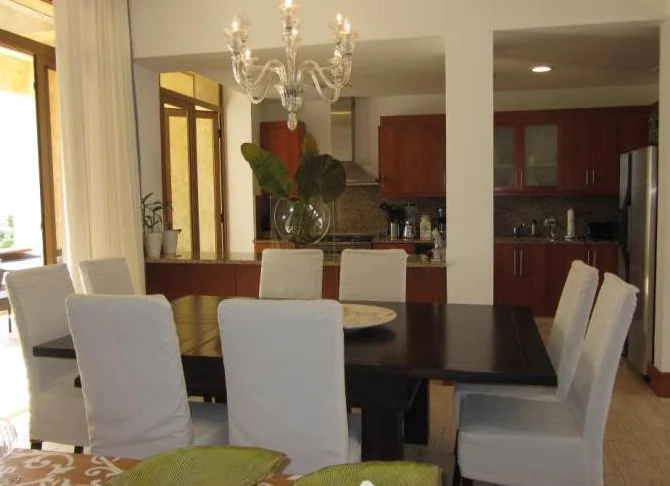 Dining room beside the open kitchen, Los Altos I Penthouse, Los Altos, Casa de Campo®