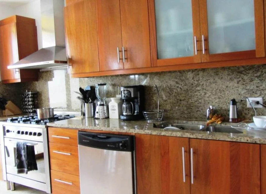 Kitchen with wood cabinetry and granite counters, Los Altos I Penthouse, Los Altos, Casa de Campo®