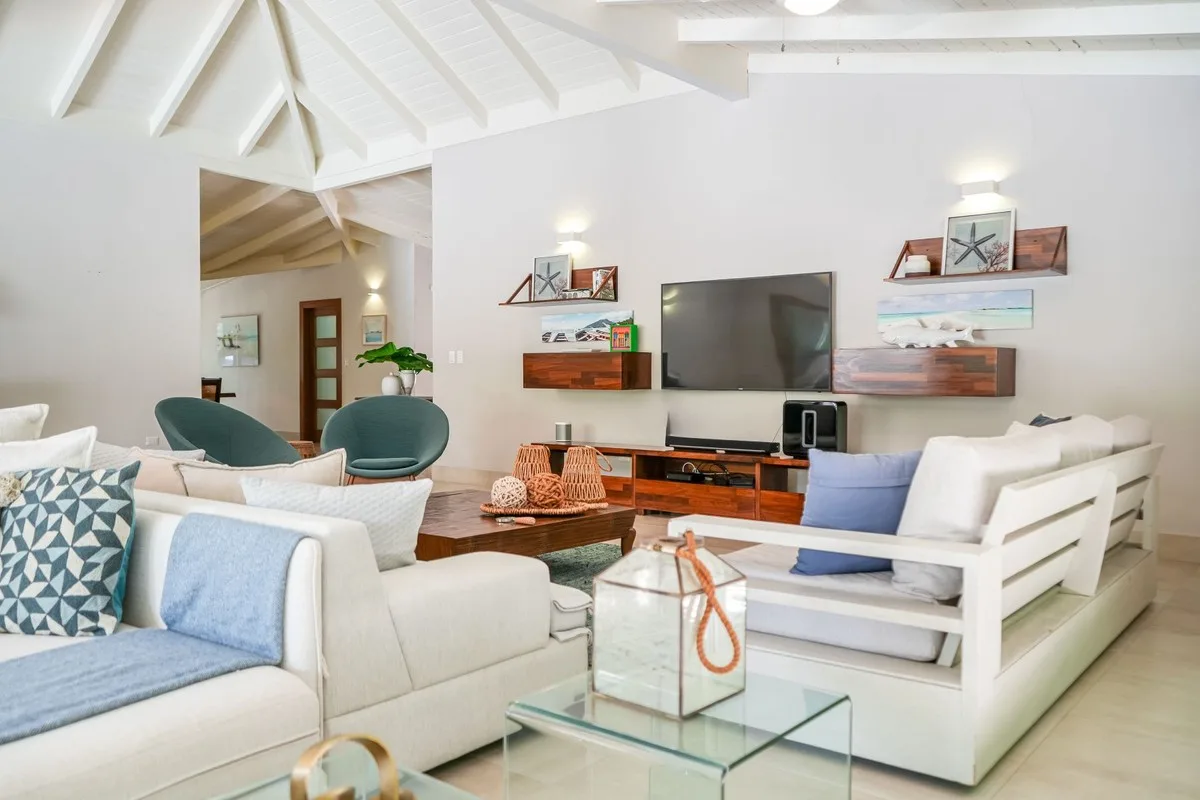 Family room with TV and beamed ceiling, Los Lagos 64, Los Lagos, Casa de Campo®