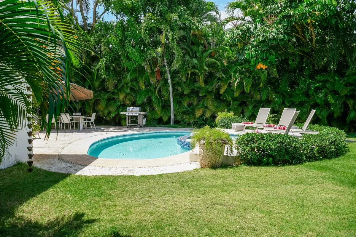 Pool and lawn surrounded by tropical trees, Los Lagos 64, Los Lagos, Casa de Campo®
