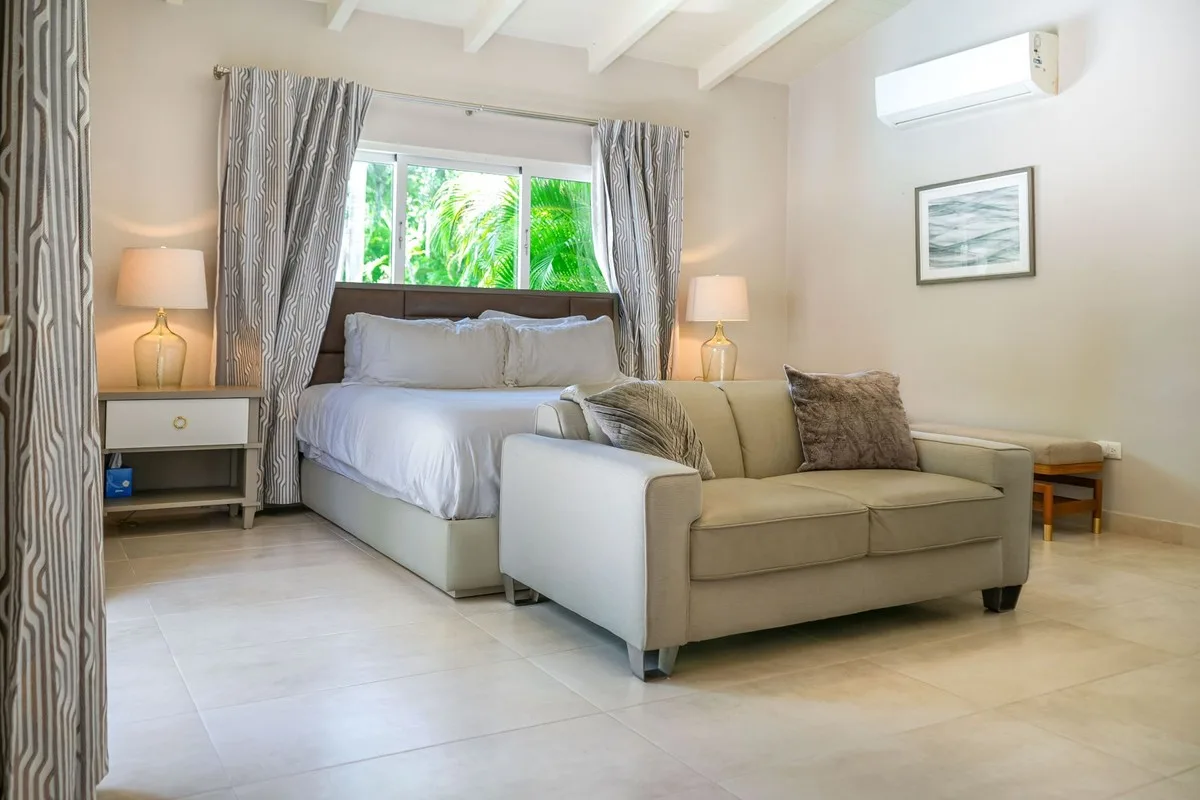 Bedroom with sofa and garden window, Los Lagos 64, Los Lagos, Casa de Campo®