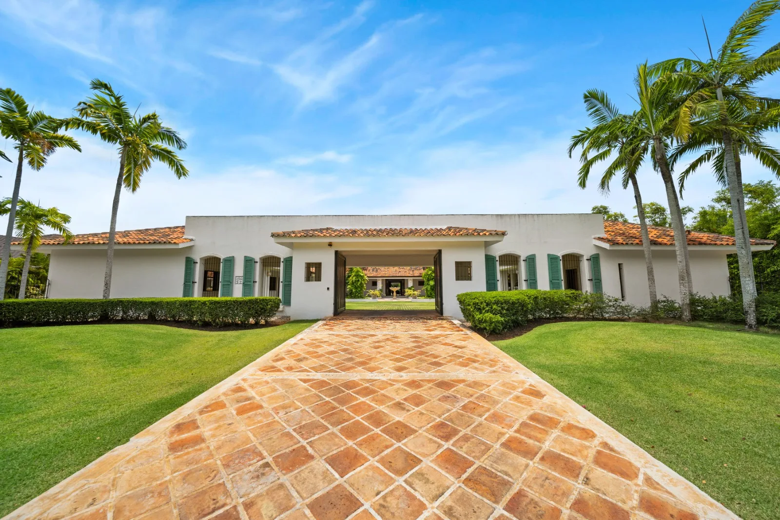 Brick driveway leading to the villa entrance, Punta Aguila 52, Punta Aguila, Casa de Campo®