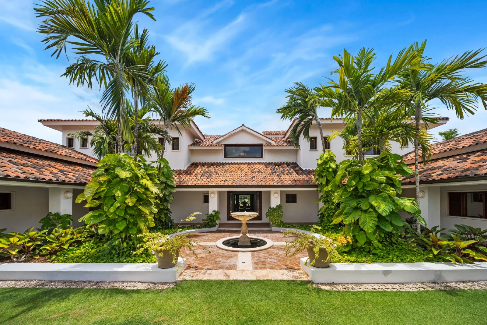 Entrance courtyard with fountain and tropical planting, Punta Aguila 52, Punta Aguila, Casa de Campo®