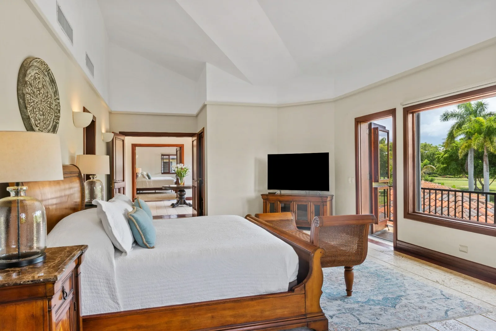 Master bedroom with TV and garden-view windows, Punta Aguila 52, Punta Aguila, Casa de Campo®