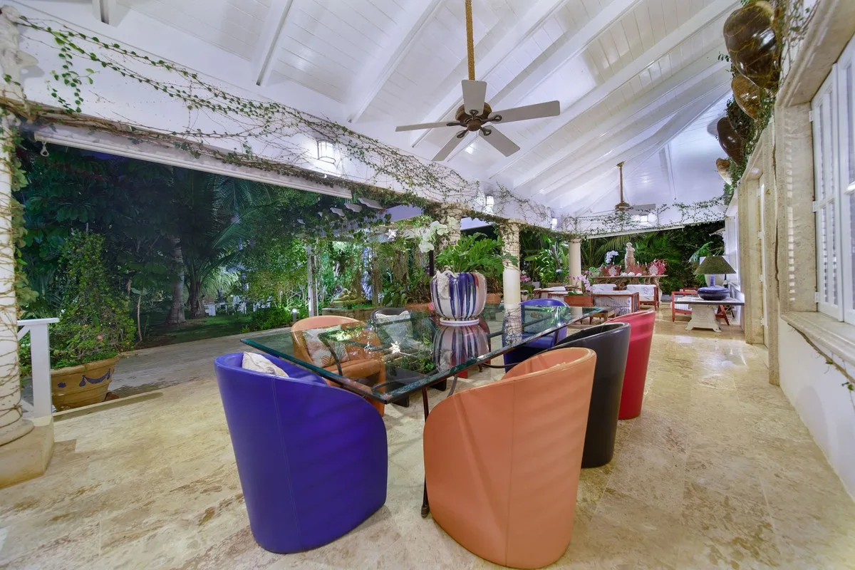 Covered terrace dining with colourful chairs, Rancho Arriba 30, Rancho Arriba, Casa de Campo®