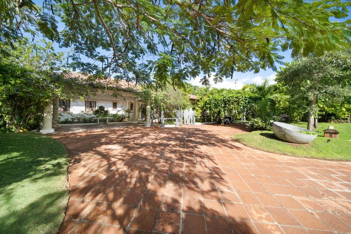 Driveway under mature shade trees, Rancho Arriba 30, Rancho Arriba, Casa de Campo®