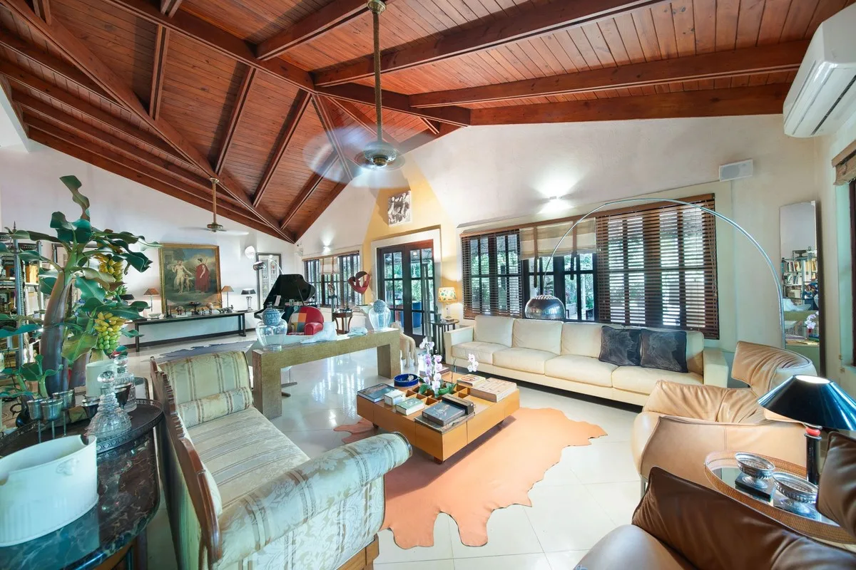 Sitting room with beamed ceiling and garden views, Rancho Arriba 30, Rancho Arriba, Casa de Campo®