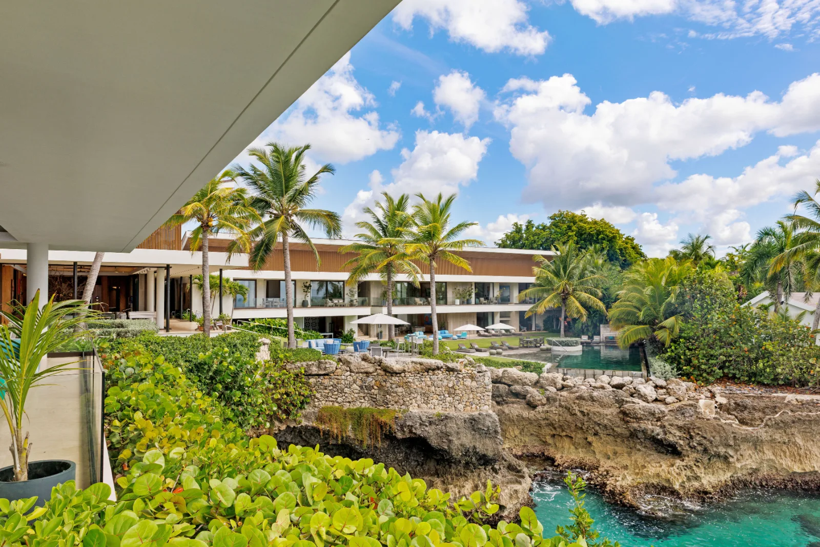 Villa terraces above the rocky coastline, Villa Farallón, Punta Aguila, Casa de Campo®