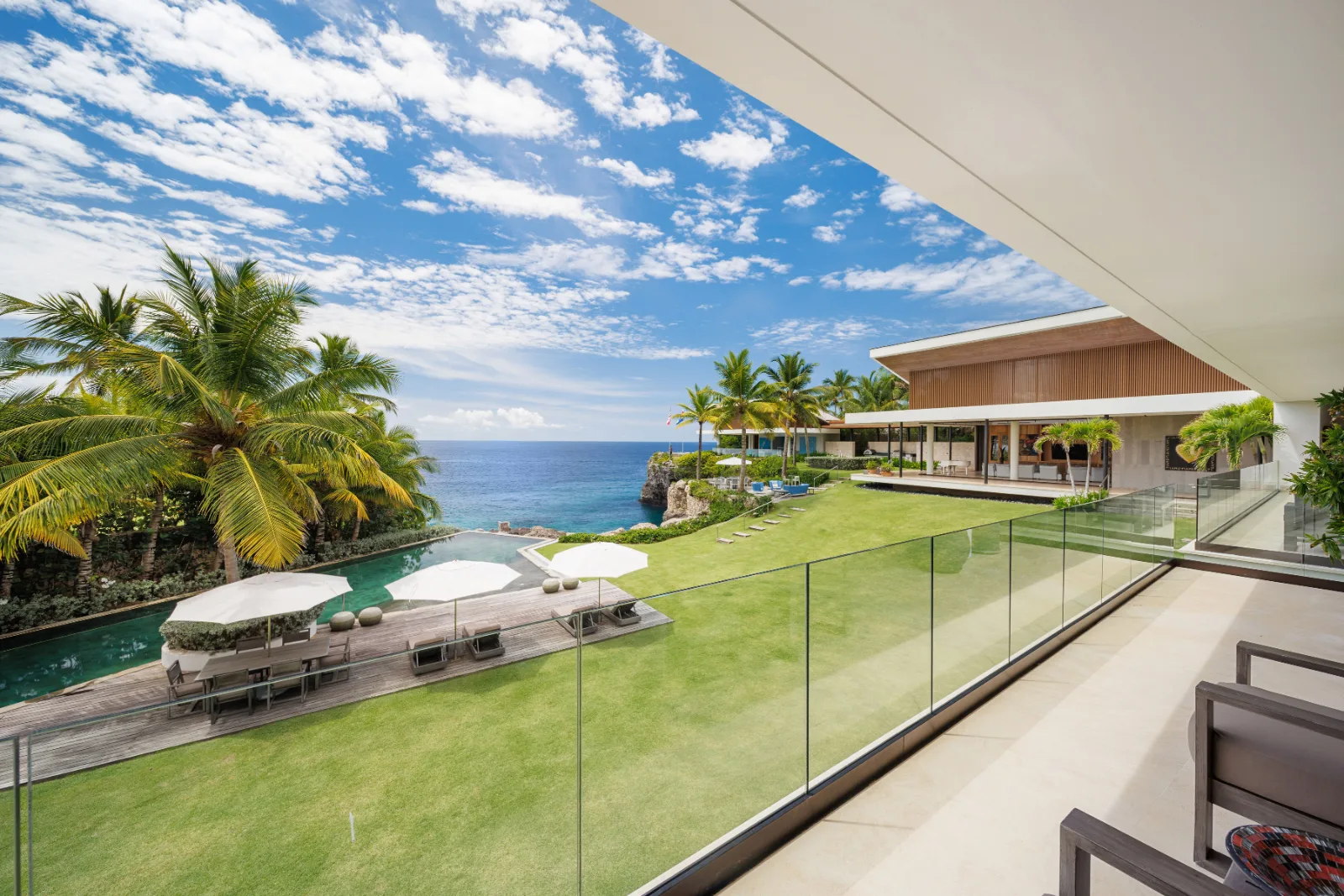 Balcony with lawn and sea views, Villa Farallón, Punta Aguila, Casa de Campo®