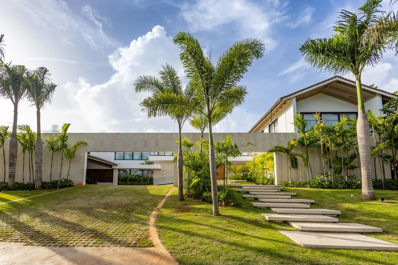Garden stepping-stone path to the villa, Barranca Este 14, Barranca Este, Casa de Campo®