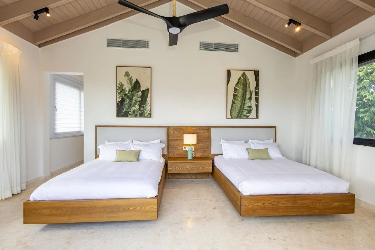 Twin bedroom under a vaulted timber ceiling, Barranca Este 14, Barranca Este, Casa de Campo®