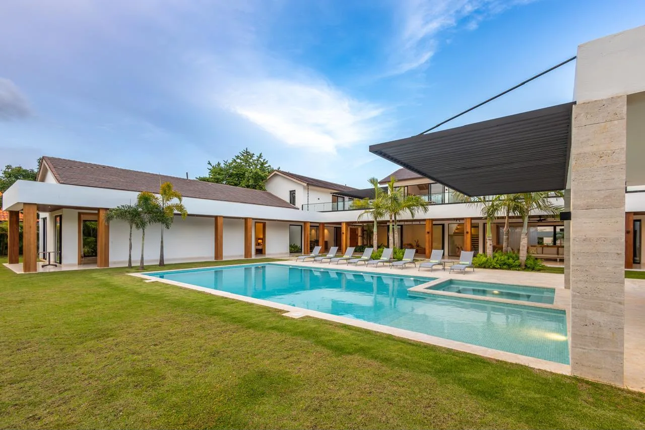 Pool and pergola beside the lawn, Barranca Este 14, Barranca Este, Casa de Campo®