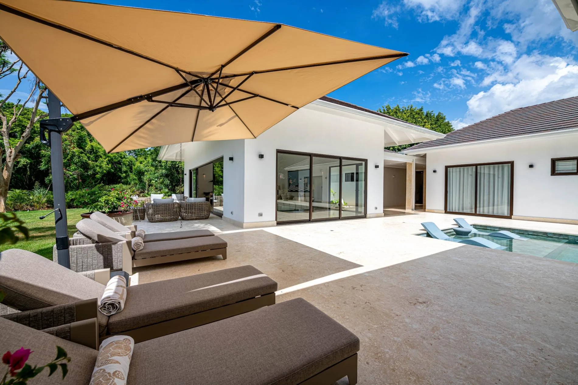 Villa and pool terrace in Vivero, next to El Molino — Casa de Campo®